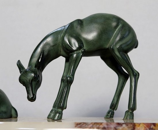 Patinated spelter "Deer and its hinds", Art Deco period - Early 20th century