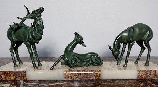 Patinated spelter "Deer and its hinds", Art Deco period - Early 20th century