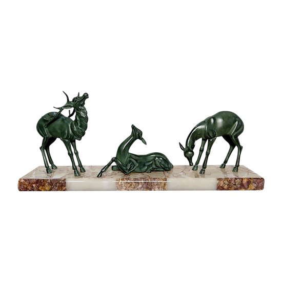 Spelter patinato "Cervo e le sue cerve", periodo Art Déco - Inizio XX secolo