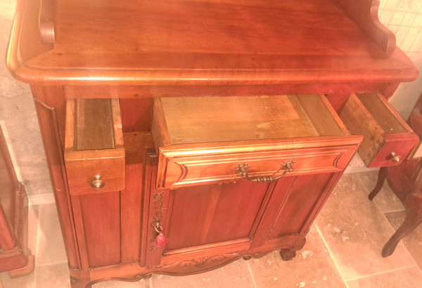 Buffet mit zwei Porzellanschränken aus Kirschholz im Louis-XV-Stil, Mitte des 20. Jahrhunderts
