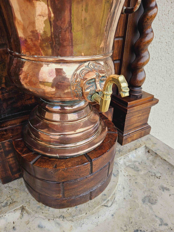 Fontaine XVIIIème Et Son Meuble En Noyer