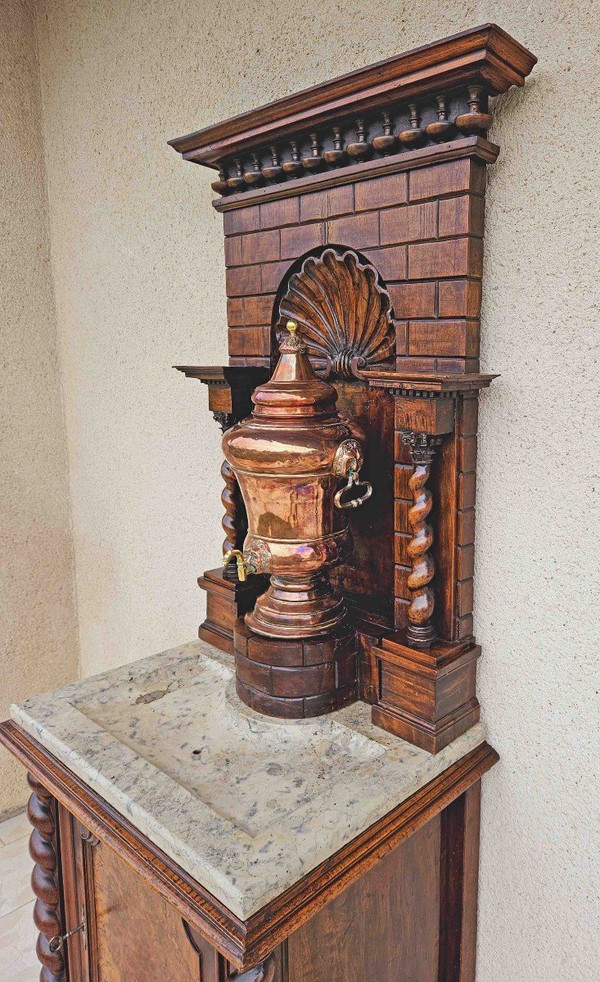 Fontaine XVIIIème Et Son Meuble En Noyer