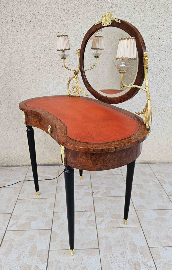 Tavolino da toilette con 2 bracci intarsiati e dorati in bronzo chiaro