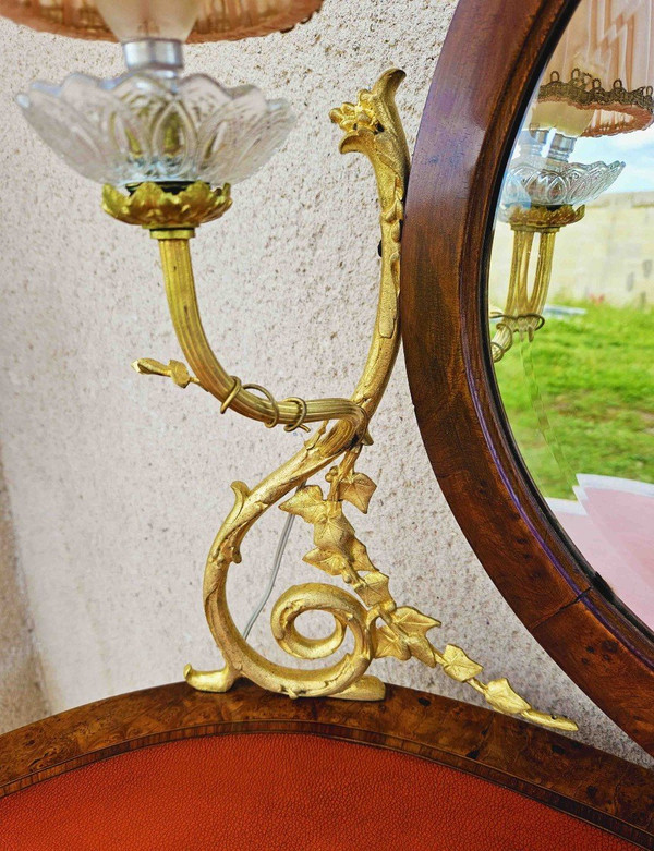 Tavolino da toilette con 2 bracci intarsiati e dorati in bronzo chiaro