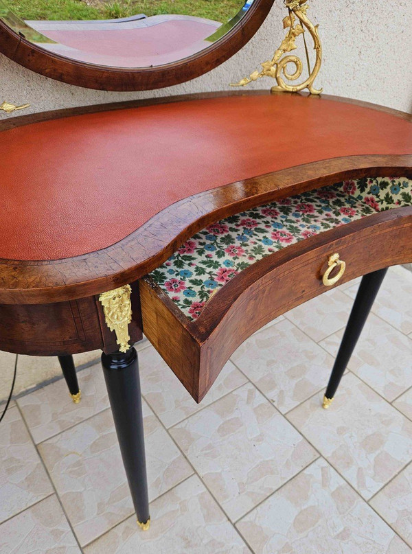 Tavolino da toilette con 2 bracci intarsiati e dorati in bronzo chiaro
