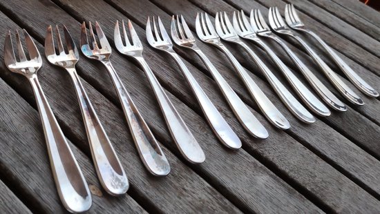 Box of 12 Christofle oyster forks, Dax model