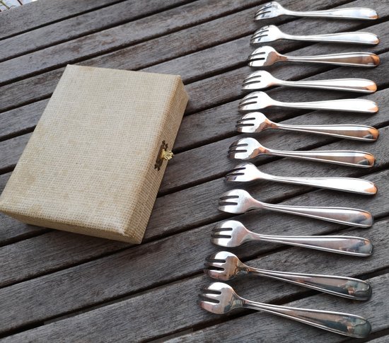 Box of 12 Christofle oyster forks, Dax model