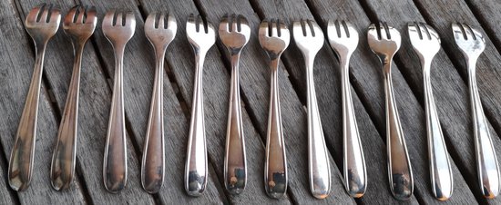 Box of 12 Christofle oyster forks, Dax model