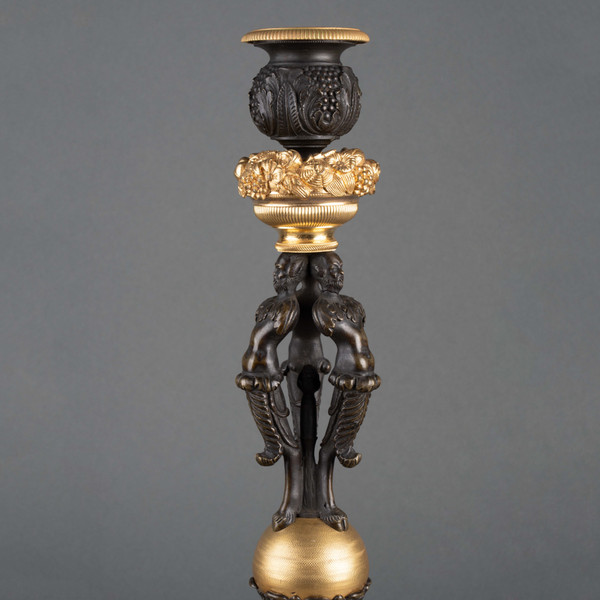 Coppia di candelieri in bronzo e bronzo dorato, epoca XIX secolo 