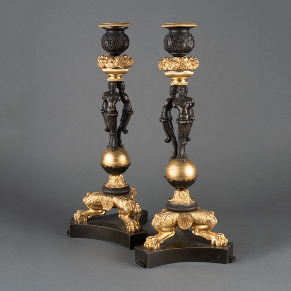 Coppia di candelieri in bronzo e bronzo dorato, epoca XIX secolo 