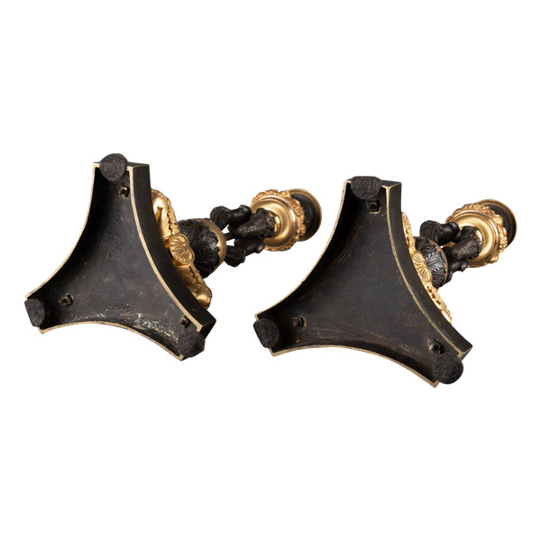 Coppia di candelieri in bronzo e bronzo dorato, epoca XIX secolo 