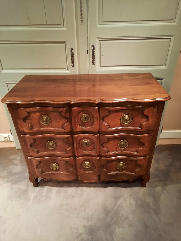 Commode provençale en noyer d’époque XVIIIème siècle.