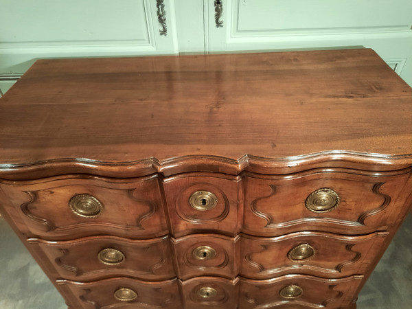 Commode provençale en noyer d’époque XVIIIème siècle.