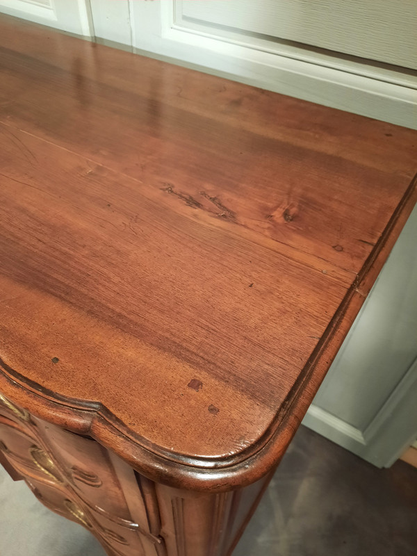 Commode provençale en noyer d’époque XVIIIème siècle.