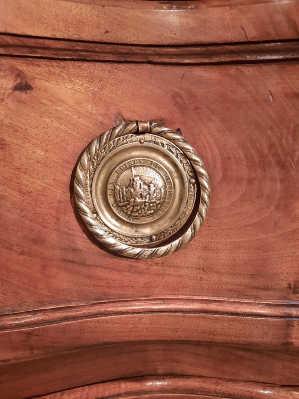 Commode provençale en noyer d’époque XVIIIème siècle.