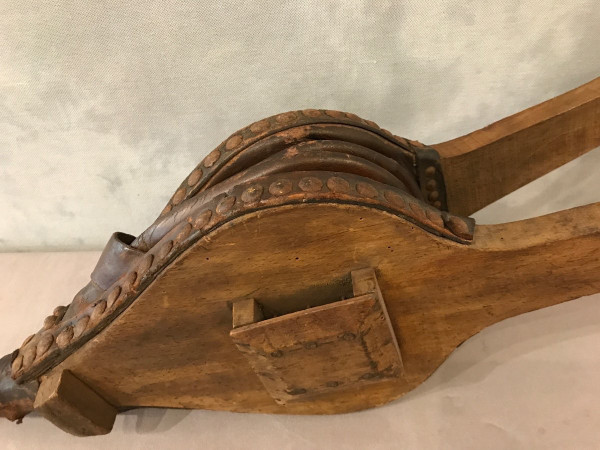 Gros soufflet de cheminée en bois rustique d'époque 18 ème 