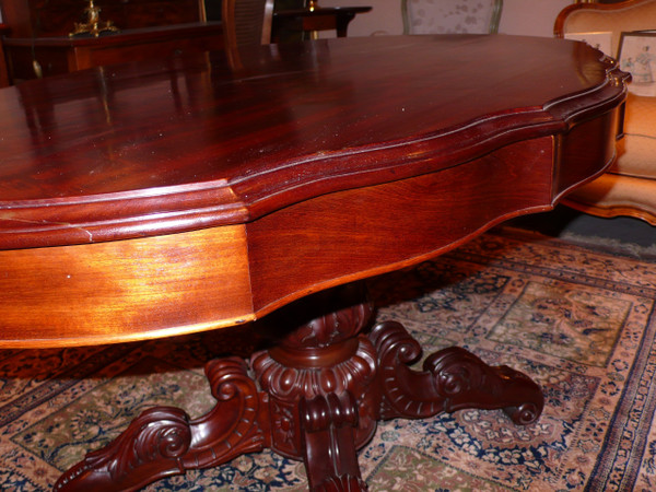 Mahogany pedestal table with violin top from the Napoleon III period.