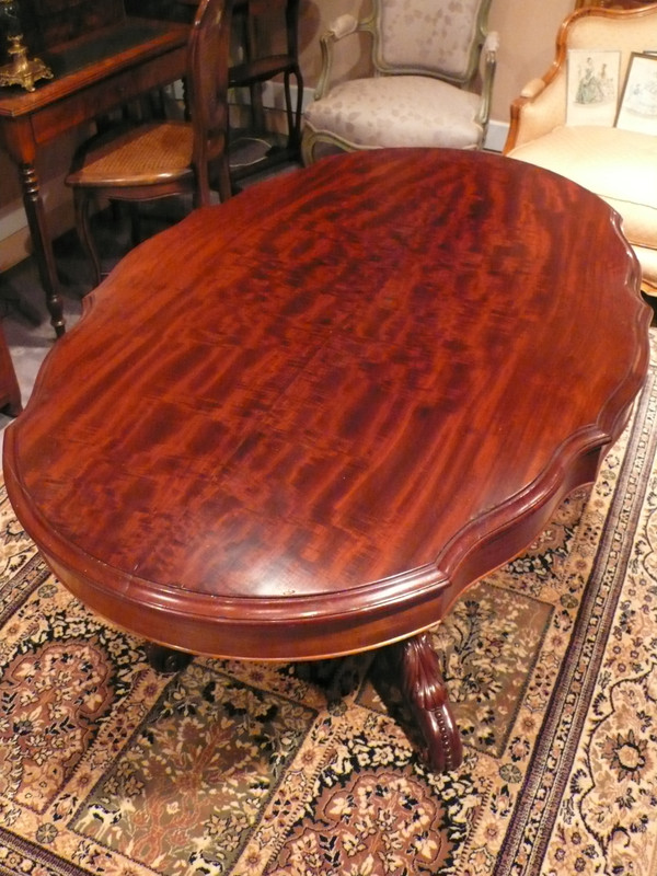 Mahogany pedestal table with violin top from the Napoleon III period.