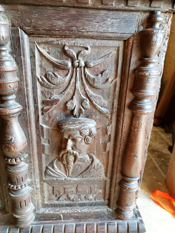 2 pannelli in rovere intagliato del XVII secolo raffiguranti uomo e donna