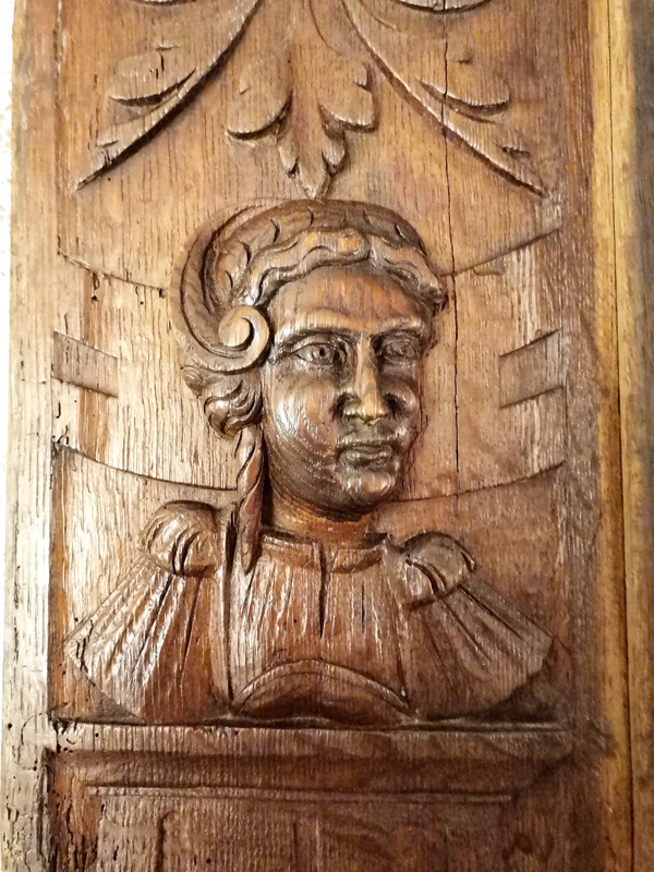 2 pannelli in rovere intagliato del XVII secolo raffiguranti uomo e donna