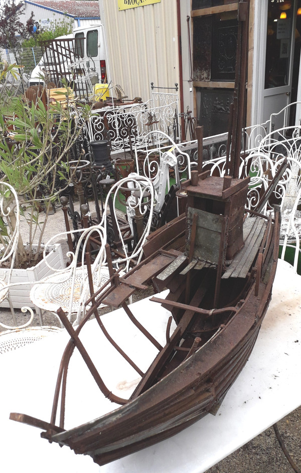 Sculpture en fer pour déco jardin d'un bateau de pêche année 50