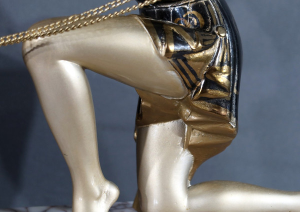 Donna con levrieri in metallo patinato, Art Déco - 1930