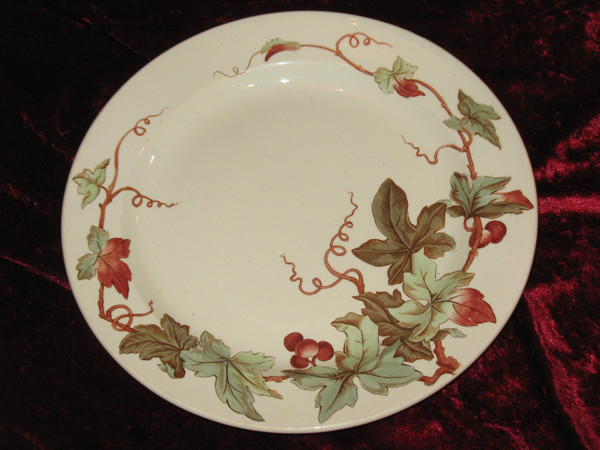 Lunéville earthenware dinner service with ivy decor, Art Nouveau period, late 19th century, 56 pieces 