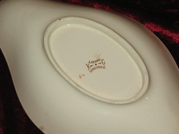 Lunéville earthenware dinner service with ivy decor, Art Nouveau period, late 19th century, 56 pieces 