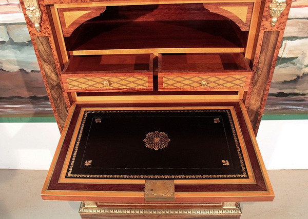 Secrétaire en Cèdre et Loupe de Thuya, style Louis XVI, époque Napoléon III - XIXe