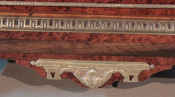 Secrétaire en Cèdre et Loupe de Thuya, style Louis XVI, époque Napoléon III - XIXe