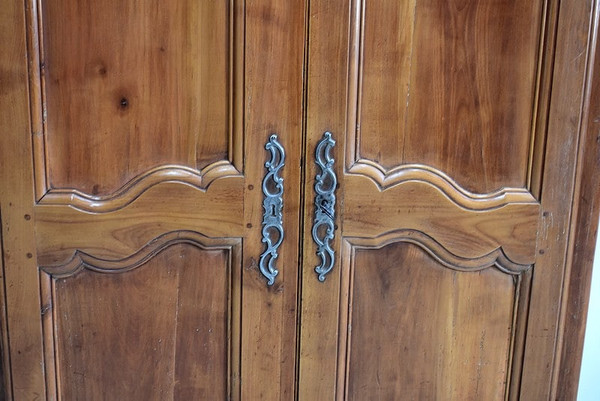 Kleiner Kleiderschrank aus Kirschholz, Region Angers, Stil Louis XV – 19. Jahrhundert