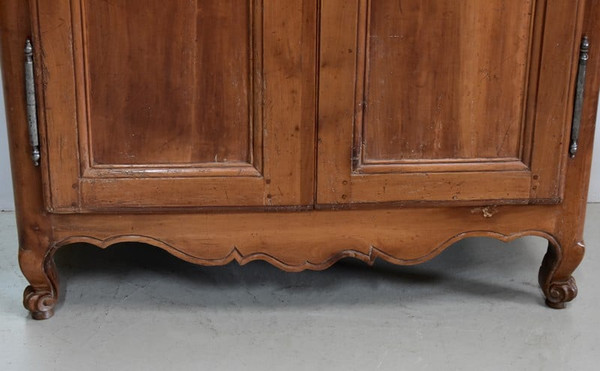 Kleiner Kleiderschrank aus Kirschholz, Region Angers, Stil Louis XV – 19. Jahrhundert