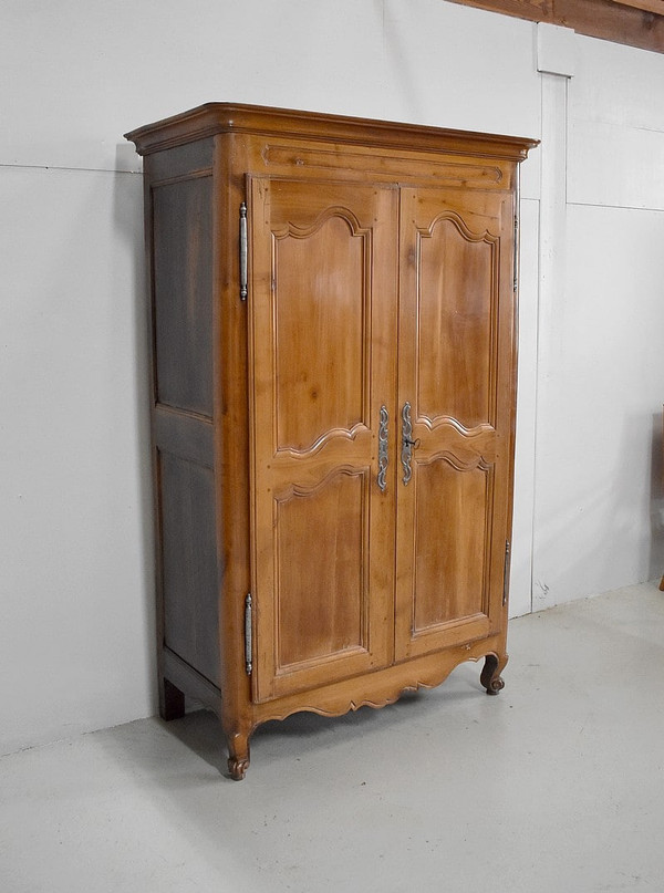 Kleiner Kleiderschrank aus Kirschholz, Region Angers, Stil Louis XV – 19. Jahrhundert