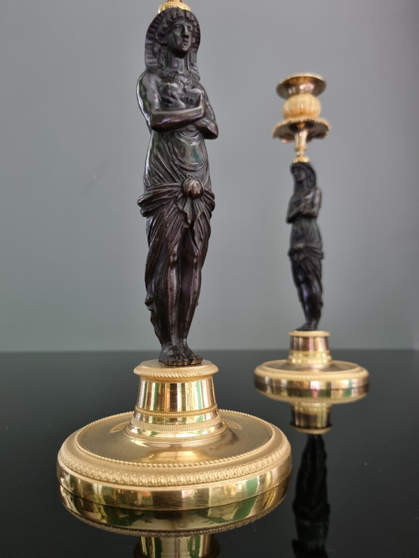 Paar ägyptische Fackeln aus der Zeit der Rückkehr des Konsulats aus Ägypten. 
