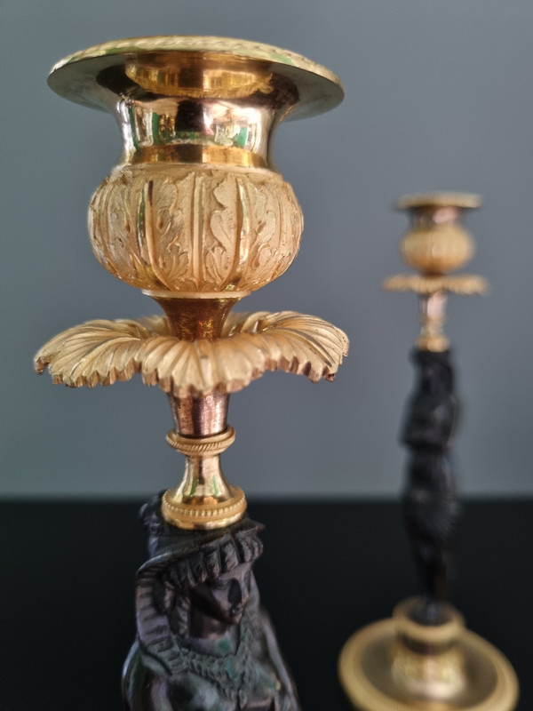Paar ägyptische Fackeln aus der Zeit der Rückkehr des Konsulats aus Ägypten. 
