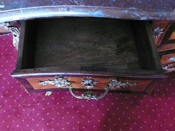 Commode tombeau en marqueterie XVIIIème siècle.