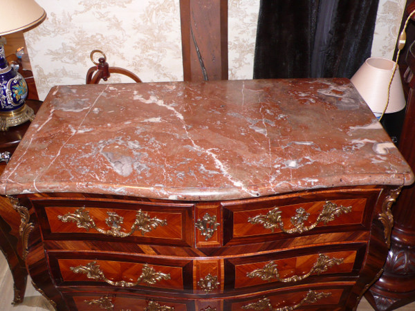 Commode tombeau en marqueterie XVIIIème siècle.