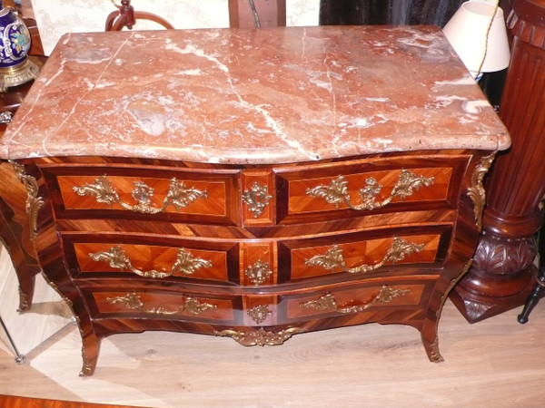 Commode tombeau en marqueterie XVIIIème siècle.