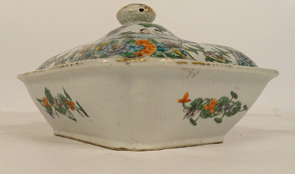 Terrine Couverte Porcelaine Chine Famille Verte Personnages Paysages XVIIIè