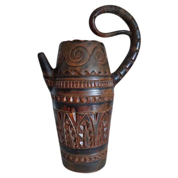 Ceramic in the form of a zoomorphic pitcher with scarified decoration by Huguette Bessone