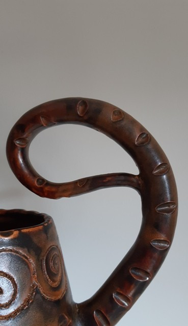 Ceramic in the form of a zoomorphic pitcher with scarified decoration by Huguette Bessone