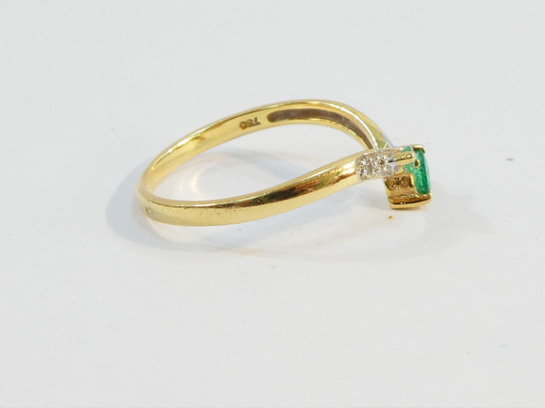 Bague en OR jaune 18 carats avec emeraudes et diamants