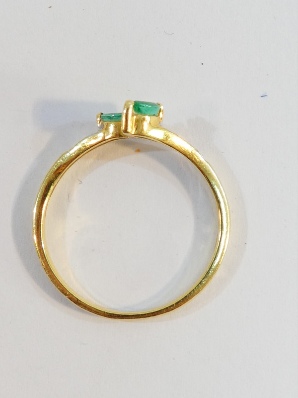 Bague en OR jaune 18 carats avec emeraudes et diamants