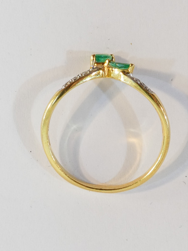 Bague en OR jaune 18 carats avec emeraudes et diamants