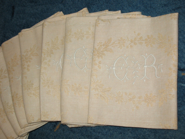 12 napkins in cream floral damask with CR embroidered initials from the early 20th century