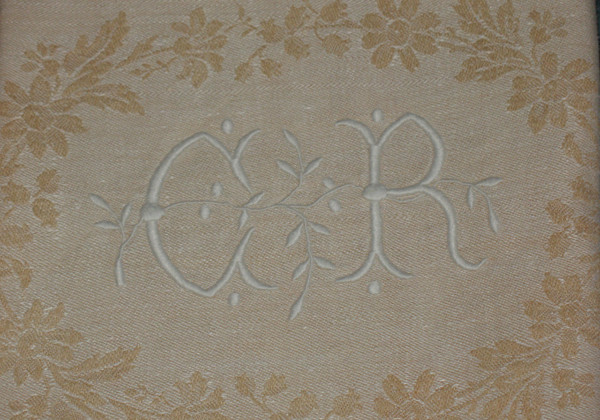 12 napkins in cream floral damask with CR embroidered initials from the early 20th century