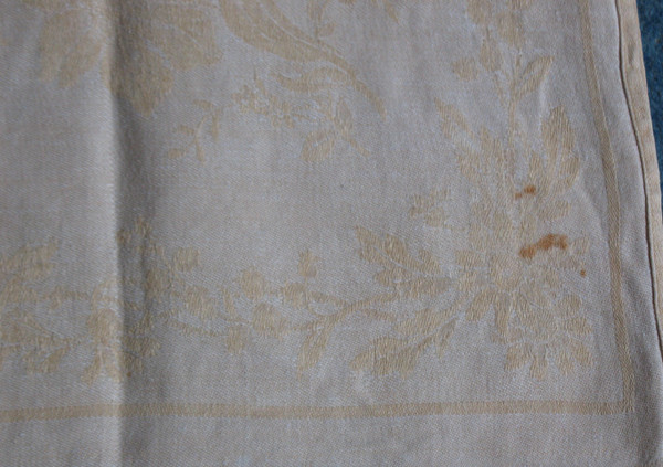 12 napkins in cream floral damask with CR embroidered initials from the early 20th century
