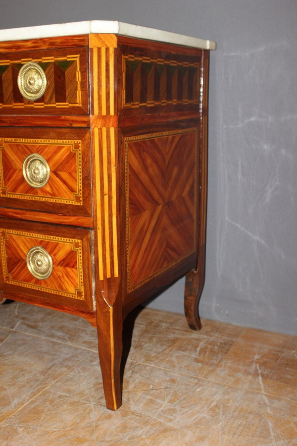 Cassettiera a intarsio di transizione del XVIII secolo
