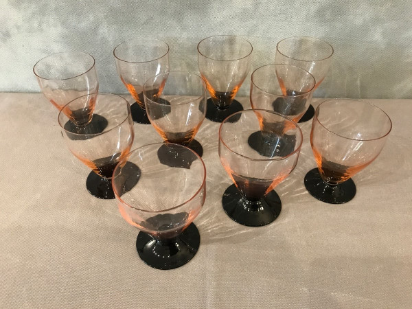Ensemble de 10 verres Art Déco, vers 1940 légèrement fumé 