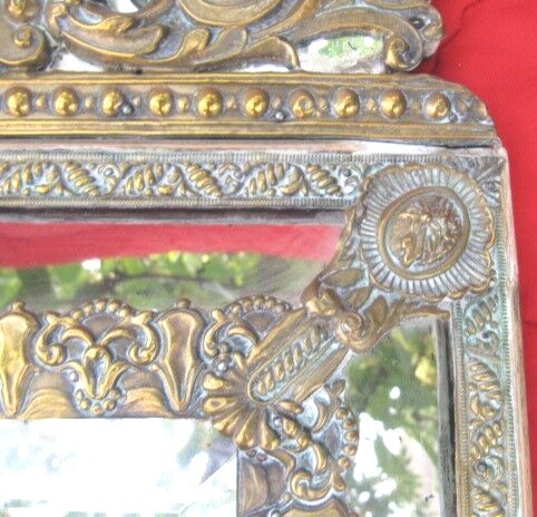 Specchio in stile Luigi XIV con frontone del XIX secolo